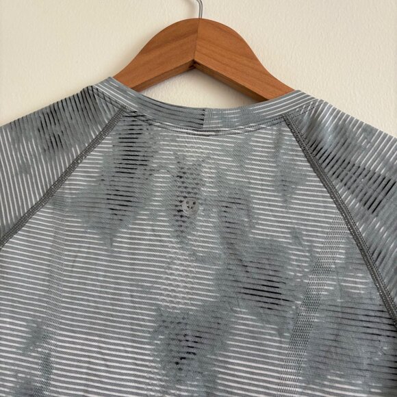 Lululemon Athletic Swiftly Tech Short Sleeve Shirt 2.0 Shibori Grey NWT Size 8 - Picture 5 of 7